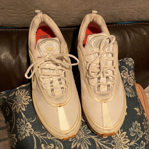 Nike AirMax 360s released in 2007 brand new-never worn. Air bubbles stilperfect - Picture 2 of 6